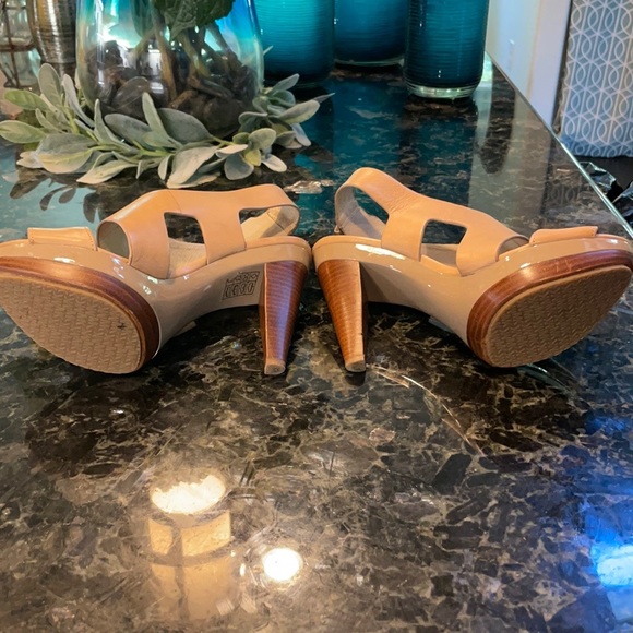 Michael Kors platform heels - Picture 3 of 5
